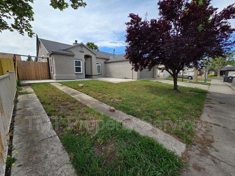 2234 Wall St - Photo 4 of 50