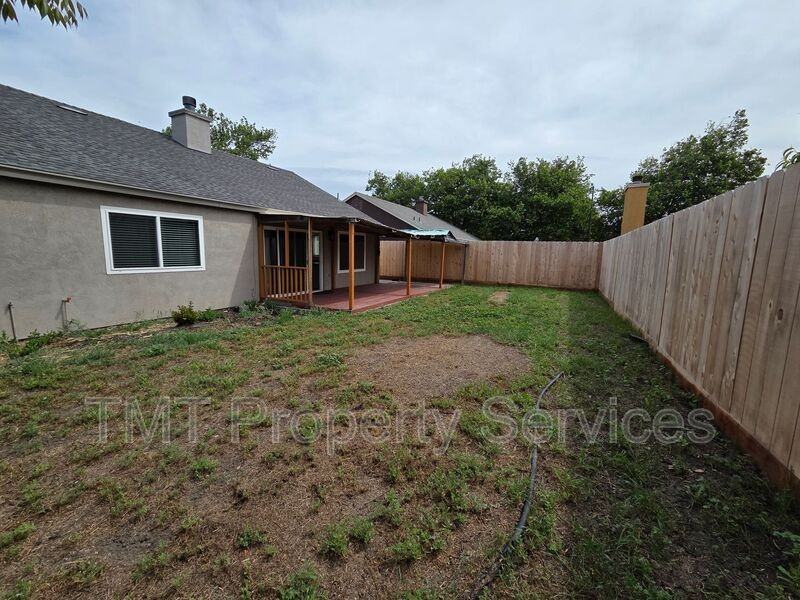 2234 Wall St - Photo 7 of 50