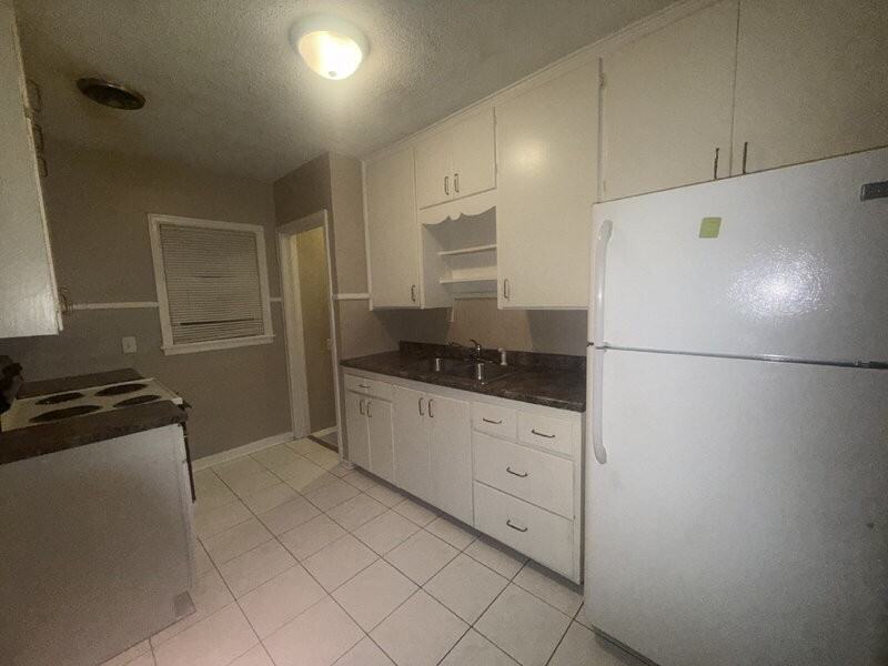 1517 E Jefferson Ave - Photo 7 of 13