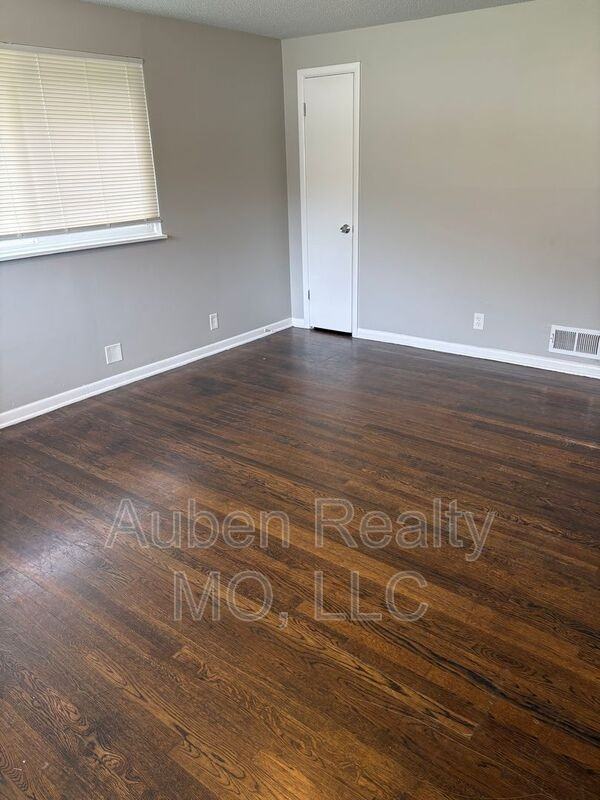 1821 N 50th Ter - Photo 2 of 10