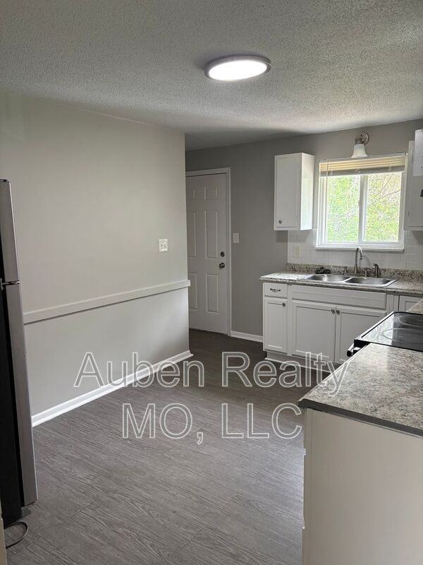 1821 N 50th Ter - Photo 3 of 10