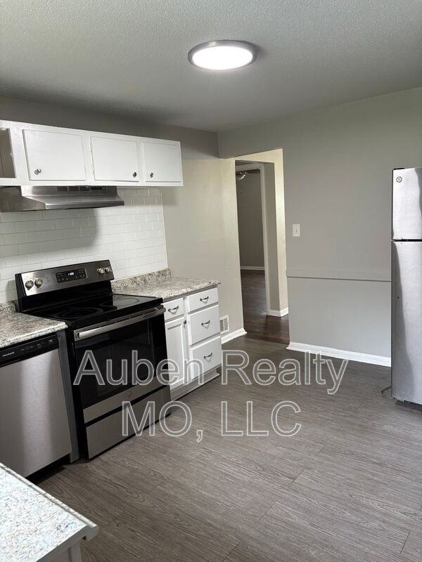 1821 N 50th Ter - Photo 4 of 10