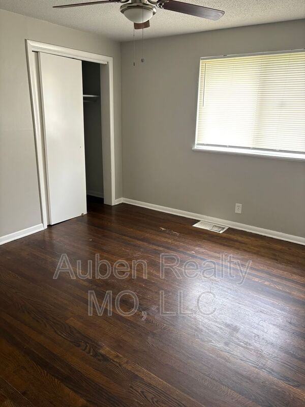 1821 N 50th Ter - Photo 5 of 10