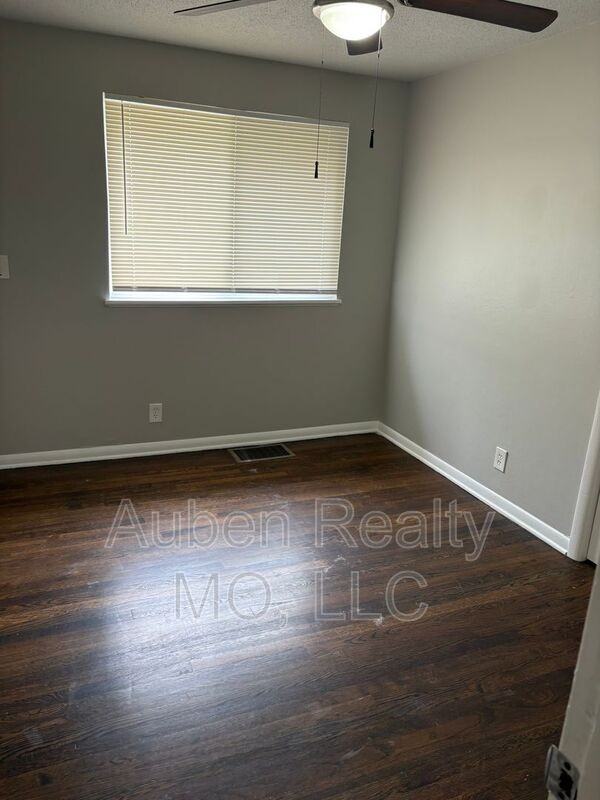 1821 N 50th Ter - Photo 6 of 10