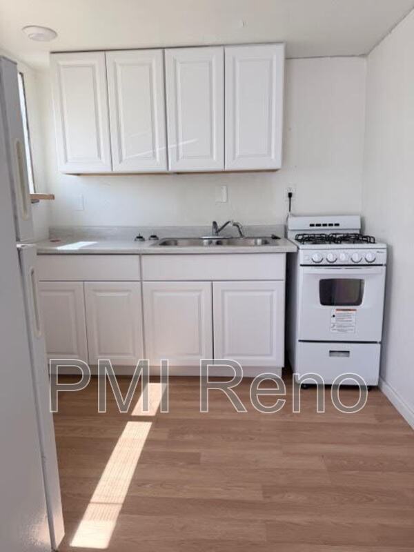 356 Gould St #B - Photo 4 of 16