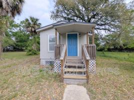 featured image of 835 E Union St