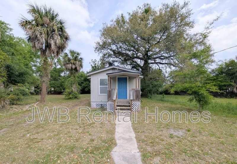 835 E Union St - Photo 2 of 17