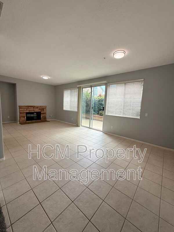 651 Jensen Pl - Photo 7 of 31