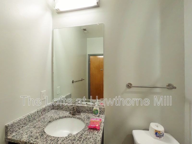 1101 Hawthorne Ln #128 - Photo 4 of 8