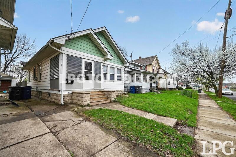 128 Carbon St - Photo 2 of 28