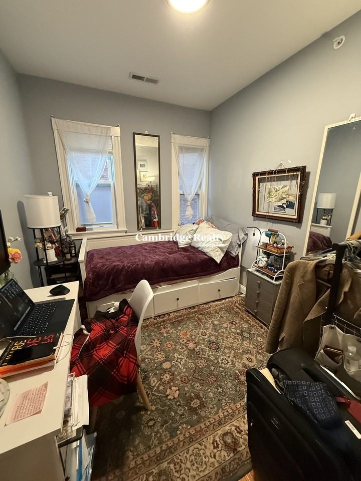 134 Oxford St #2 - Photo 6 of 12