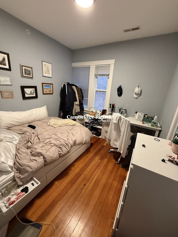 134 Oxford St #2 - Photo 7 of 12