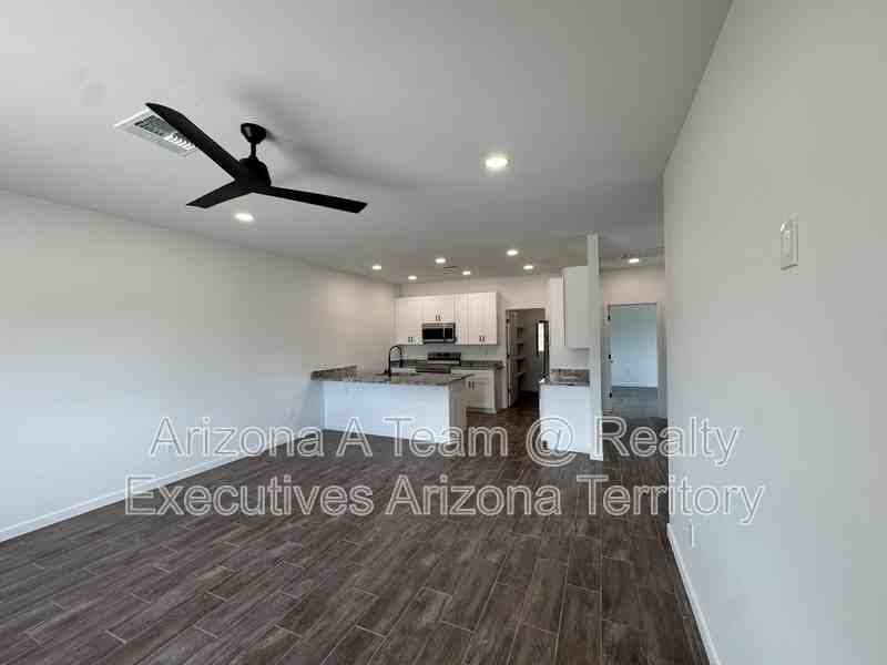 2122 N Ralph Ave #1 - Photo 3 of 11
