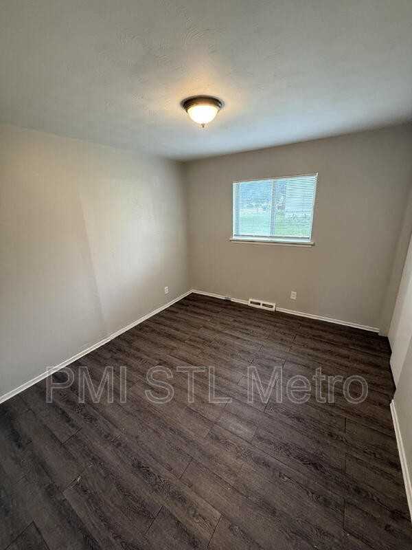 519 Graf Ave - Photo 5 of 11