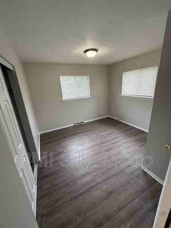 519 Graf Ave - Photo 7 of 11