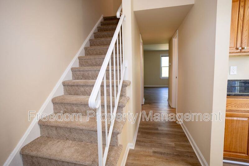 10270 Cub Run Ct - Photo 4 of 50