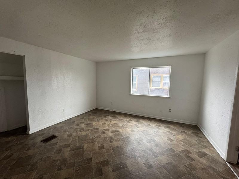 14925 Mendota St - Photo 3 of 12