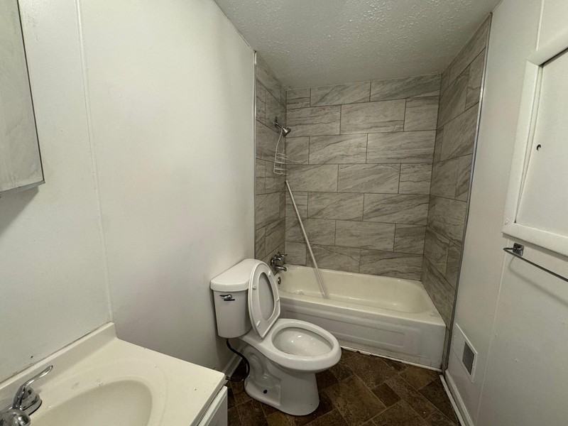 14925 Mendota St - Photo 7 of 12