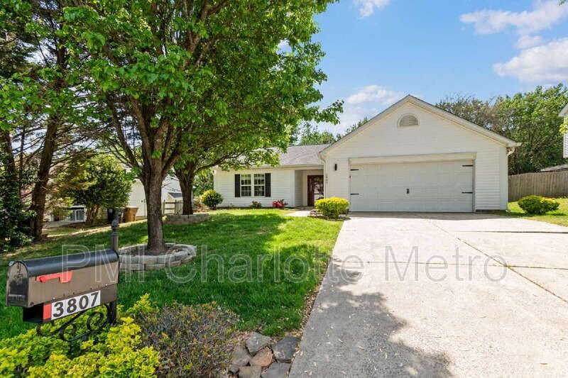 3807 Crimson Wing Dr - Photo 2 of 24