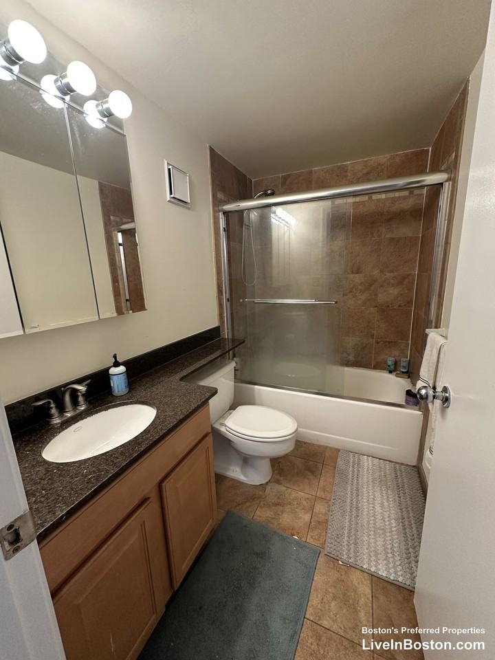 Peterborough St. & Kilmarnock Street #7E - Photo 5 of 6