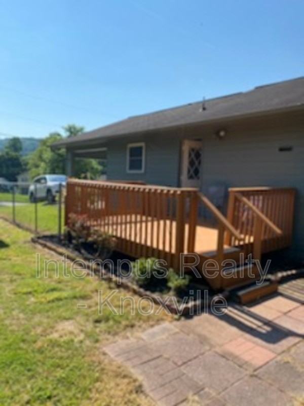 6517 Bay Circle Dr - Photo 4 of 40