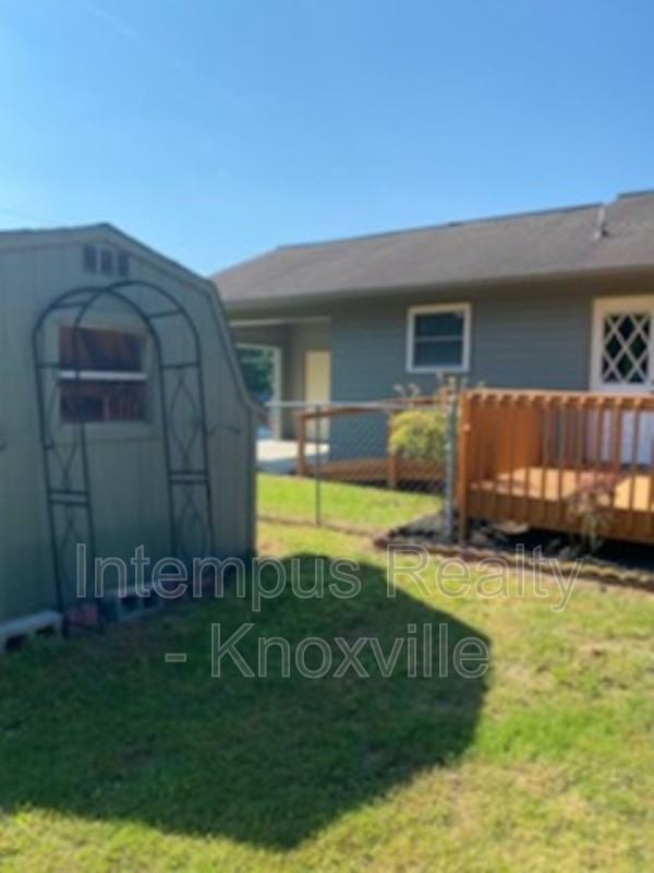 6517 Bay Circle Dr - Photo 5 of 40