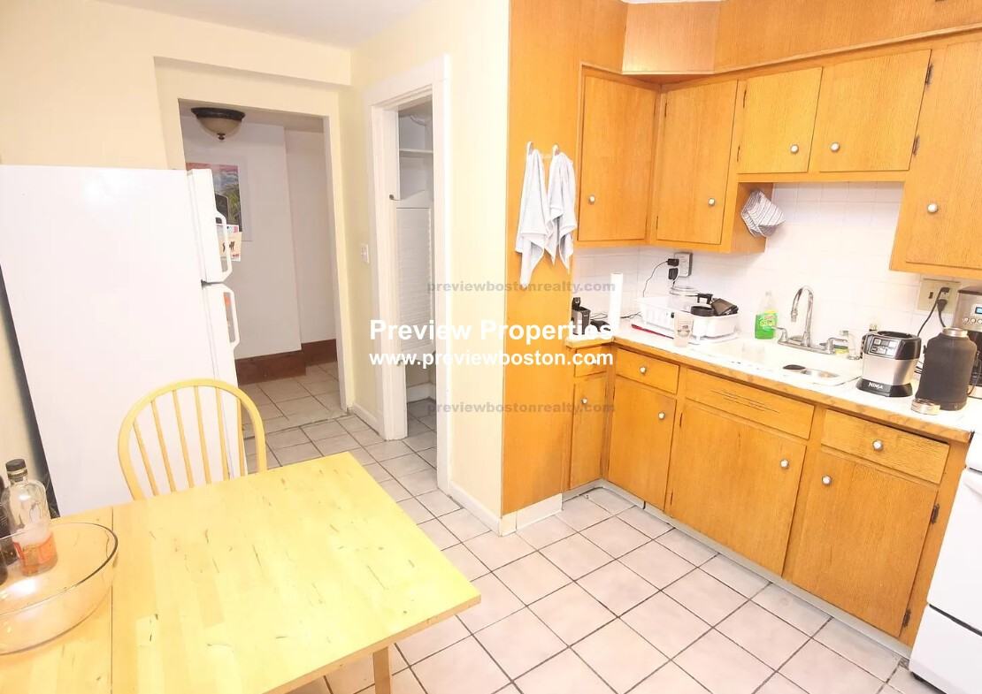 Braemore Rd #1A - Photo 3 of 16