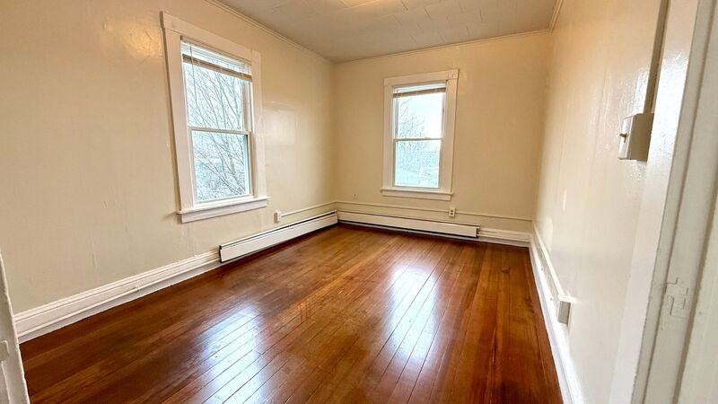 70 Maple St #3RR - Photo 4 of 5