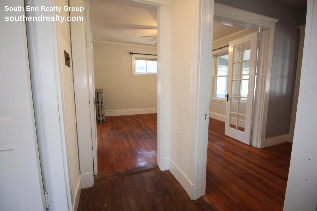 63 Foster St - Photo 4 of 37