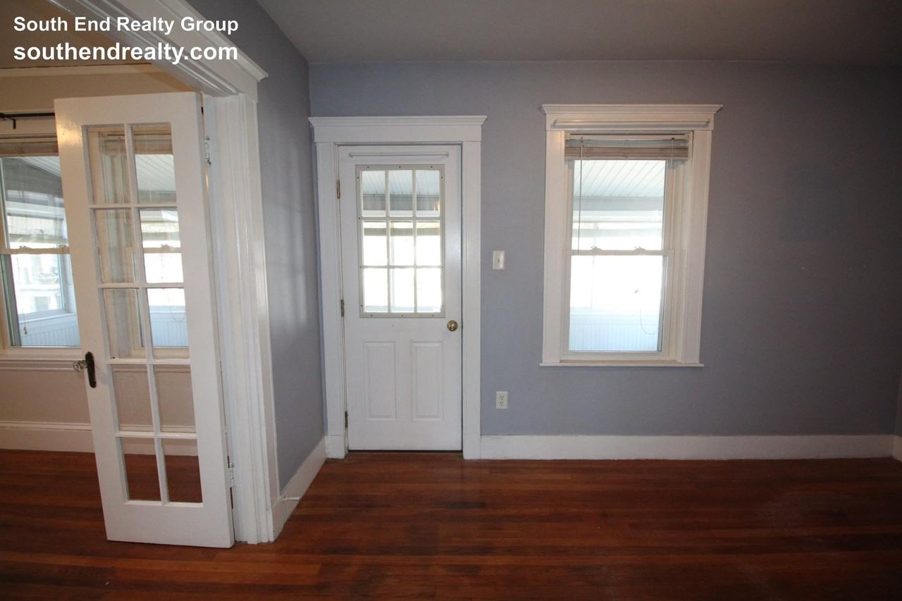 63 Foster St - Photo 5 of 37