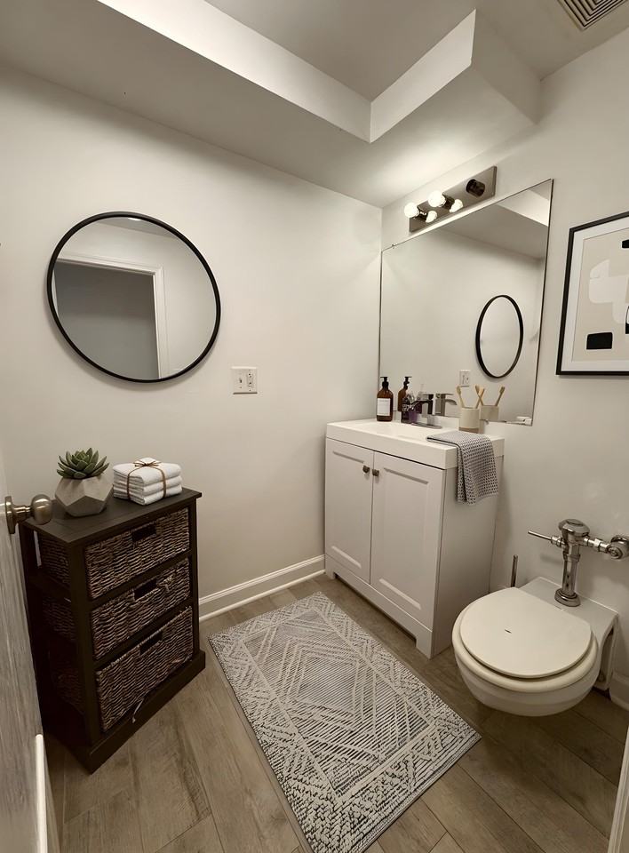 2548 N Southport Ave #2R - Photo 7 of 9