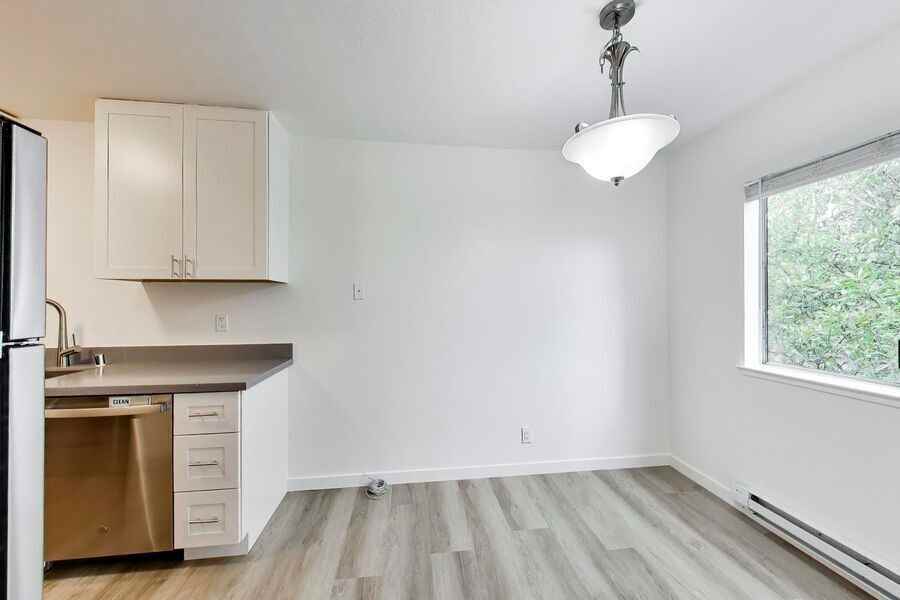 1015 Continentals Way - Photo 2 of 25