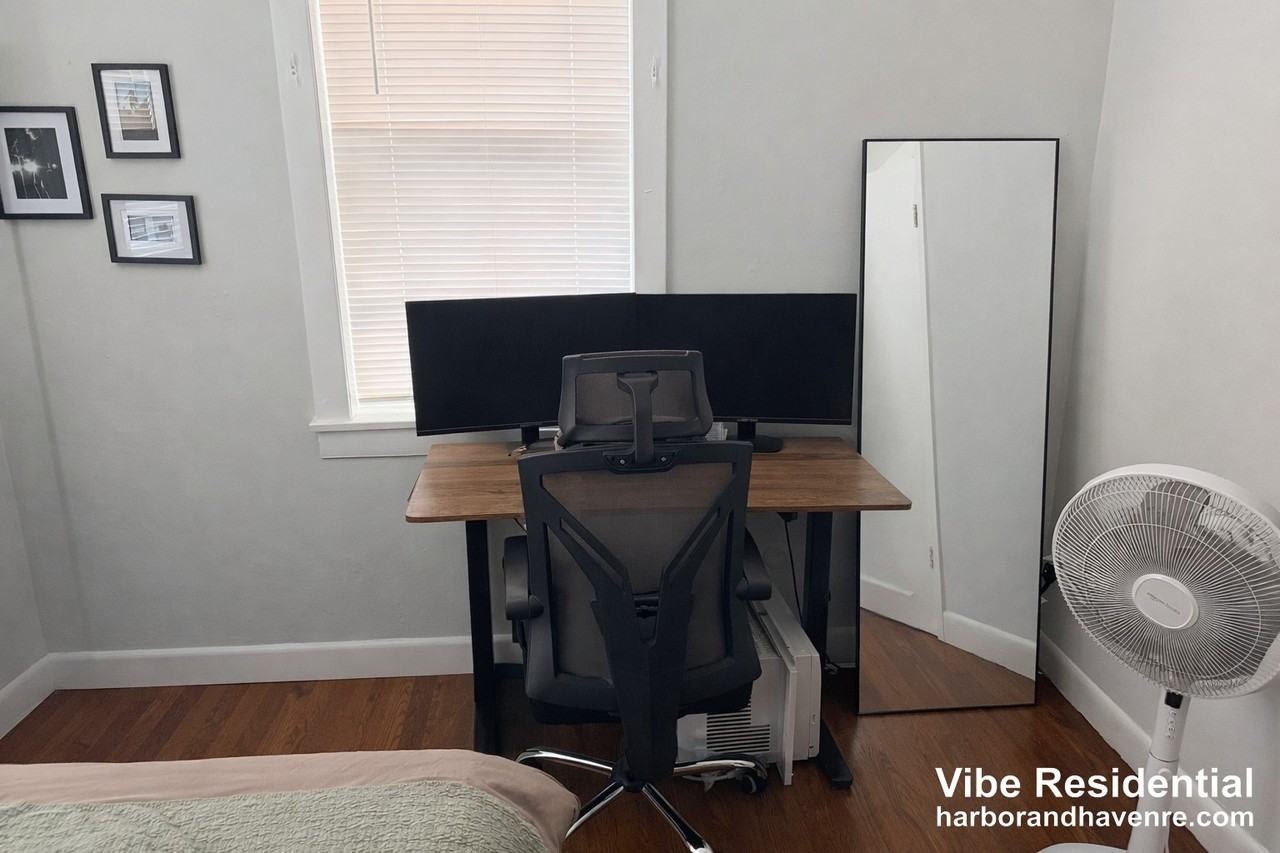 722 E 6th St #1R - Photo 3 of 15