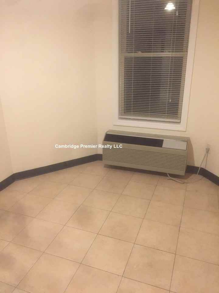 Adams St #5 - Photo 4 of 7