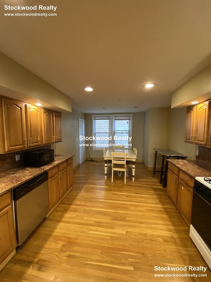 38 Mount Vernon St #2