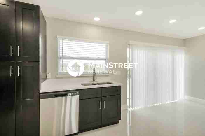 1721 Shasta Ct - Photo 5 of 16