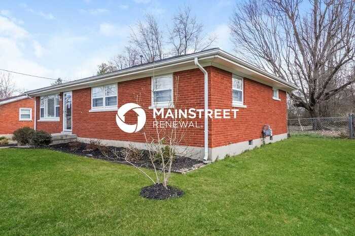 8808 Fernview Dr - Photo 4 of 16