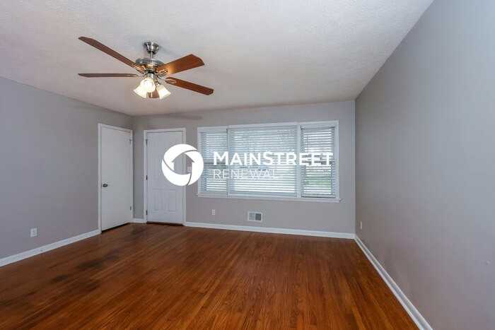 8808 Fernview Dr - Photo 5 of 16