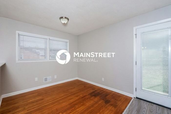 8808 Fernview Dr - Photo 7 of 16