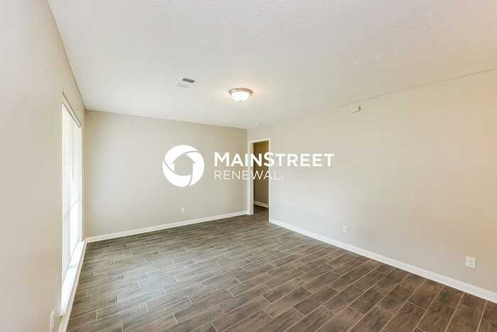 10902 Faircroft Dr - Photo 3 of 16