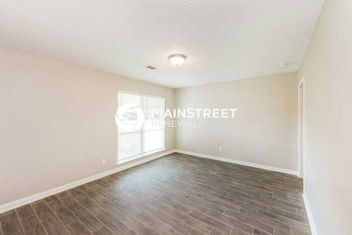 10902 Faircroft Dr - Photo 4 of 16