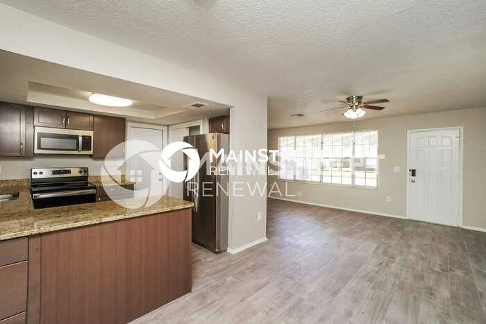 8803 Seeley Ln - Photo 5 of 16