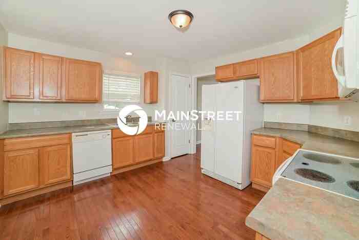 7736 Gilmore Ln - Photo 6 of 15