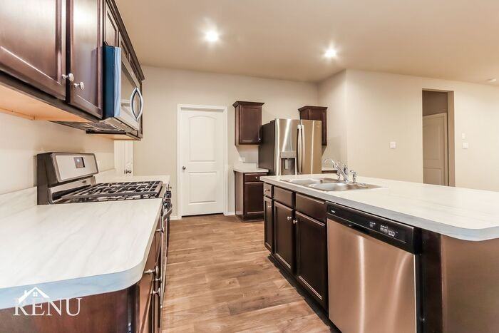 2407 Heeney Park Ln - Photo 3 of 20