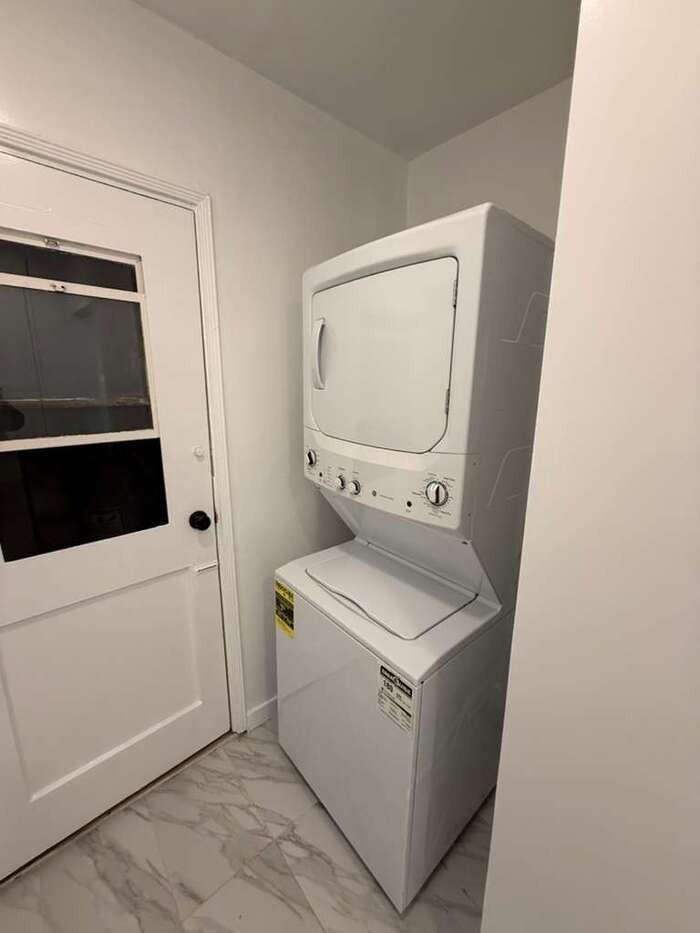 450 1/2 N Gardner St - Photo 2 of 9