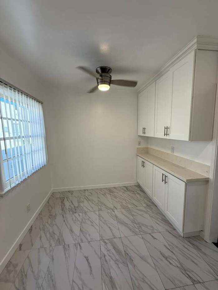 450 1/2 N Gardner St - Photo 3 of 9
