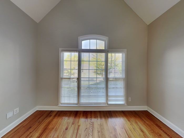 1350 Lamont Cir - Photo 5 of 25