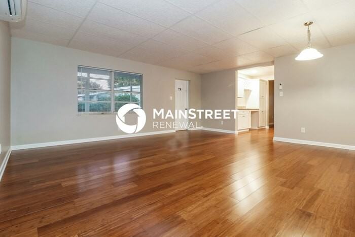 723 Sunset Dr - Photo 3 of 16