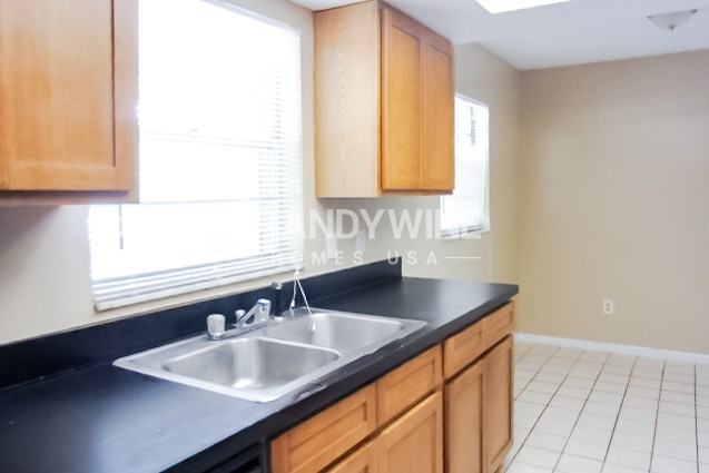 6433 Sardina Blvd - Photo 5 of 20