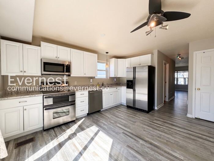 2040 Oakcrest Cir - Photo 2 of 16